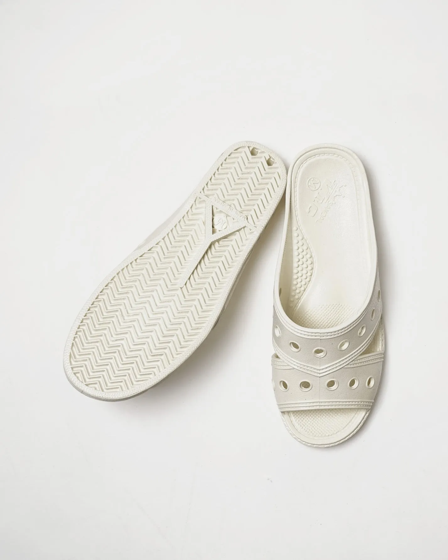 Bench-D PVC Bensan Sandal / White