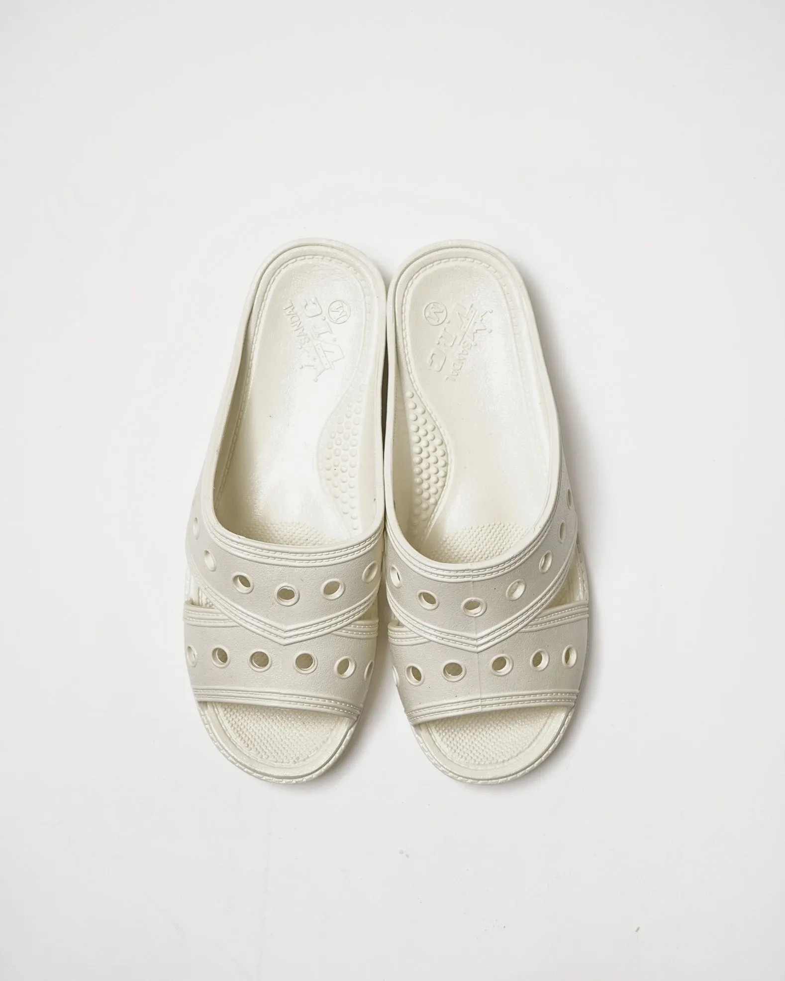 Bench-D PVC Bensan Sandal / White