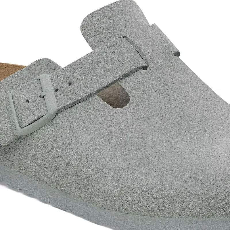 BIRKENSTOCK Boston LEVE Sandals in Pure Sage