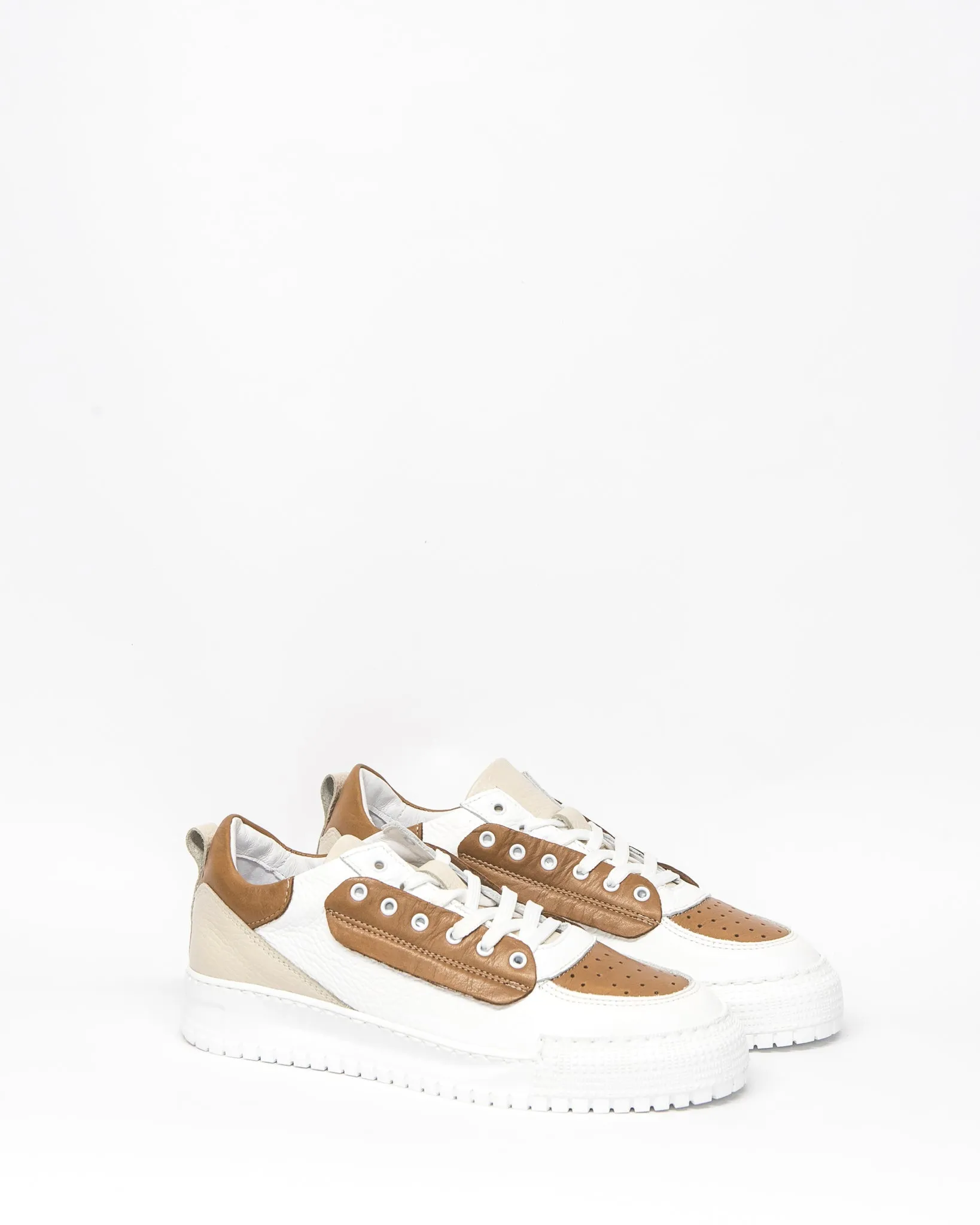 Cache Sneaker