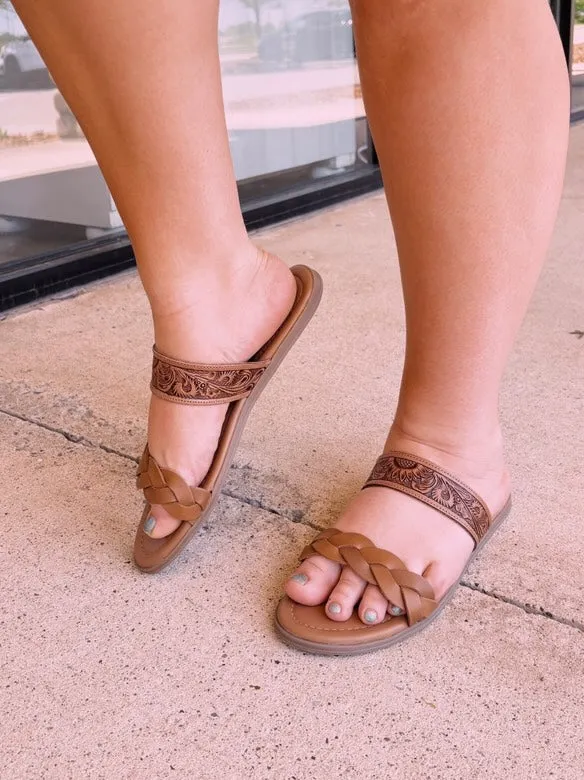 Diamond Ridge Sandals In Brown