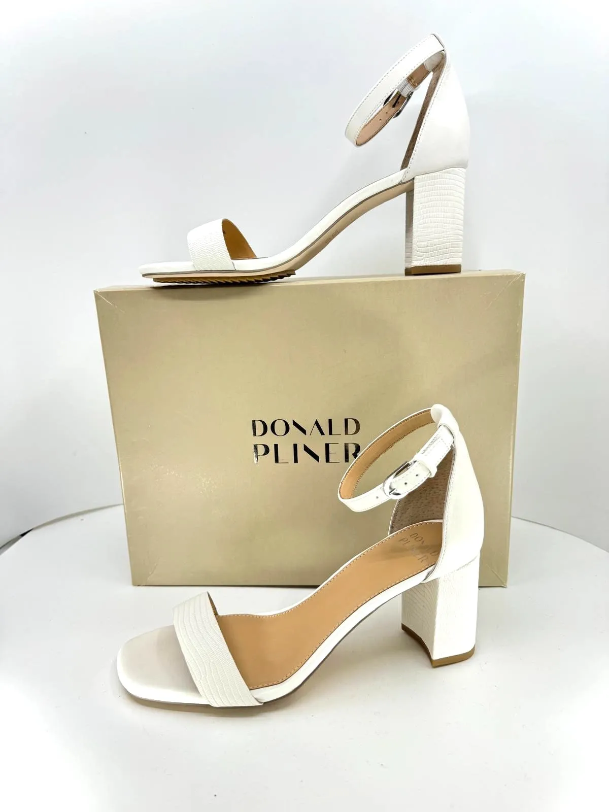DONAL J PLINER FARAH LEATHER OPEN-TOE ANKLE STRAP SANDALS