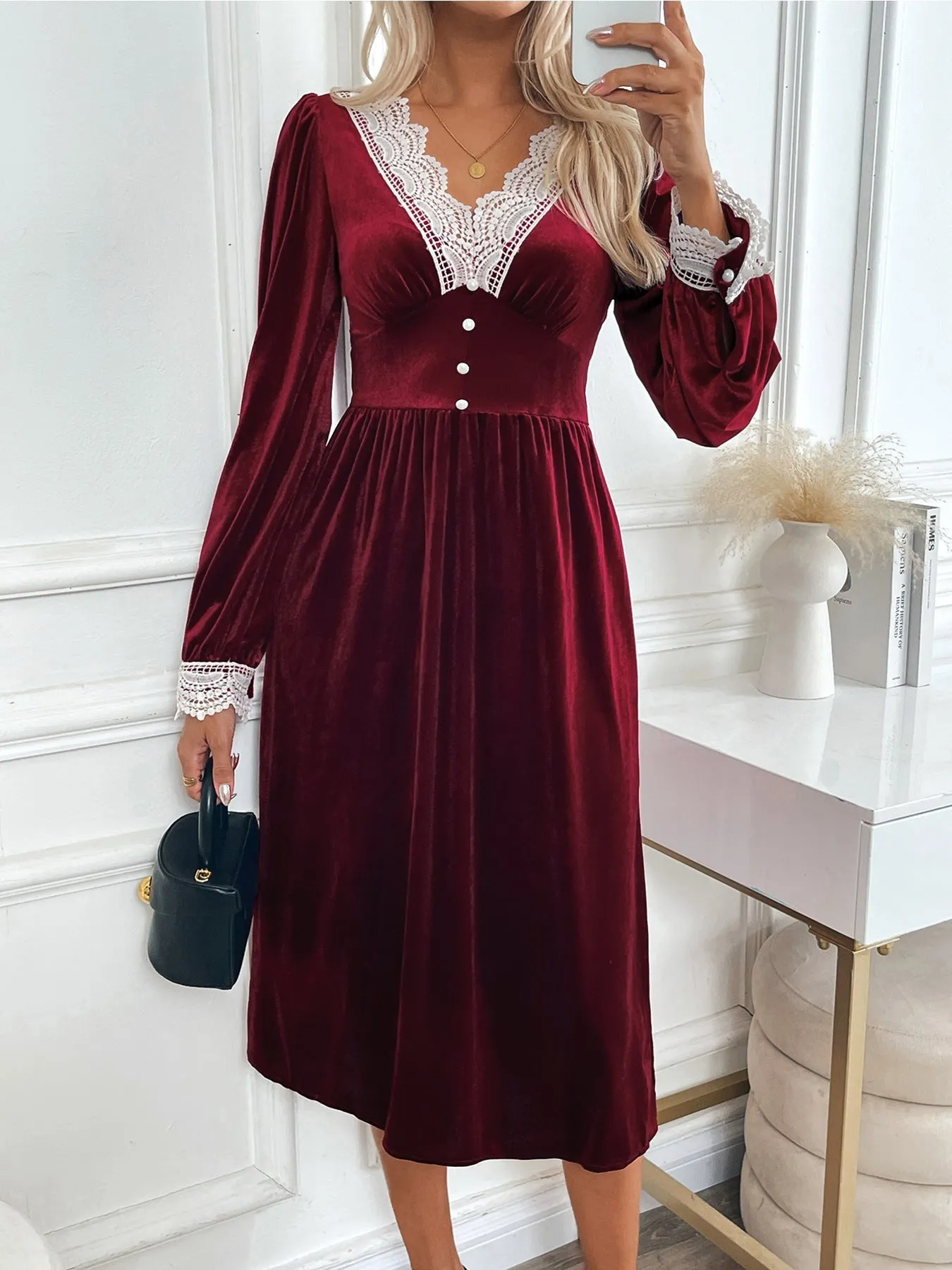 Elegant Contrasting Lace Velvet Patchwork Long Sleeve Dress