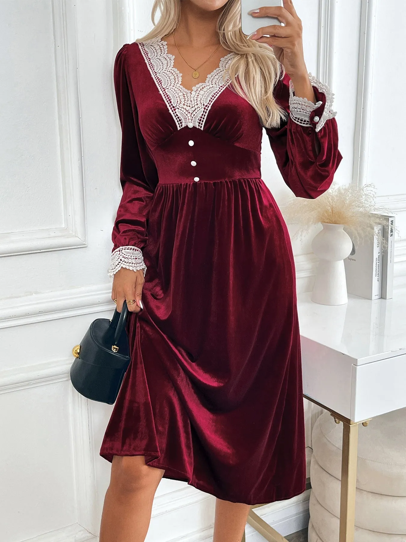 Elegant Contrasting Lace Velvet Patchwork Long Sleeve Dress