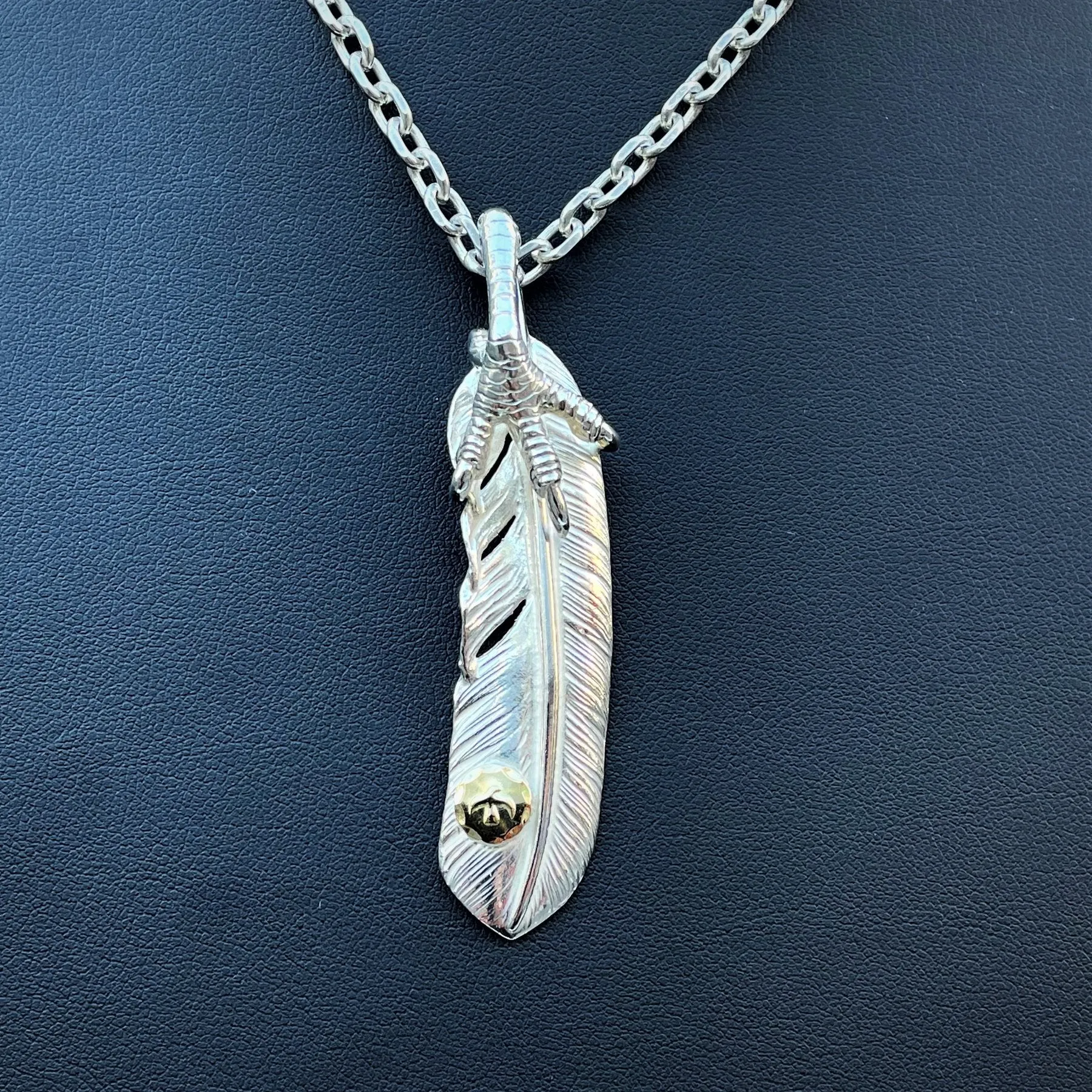 Goros Feather With Silver Claw (Right) (Xl) Setup