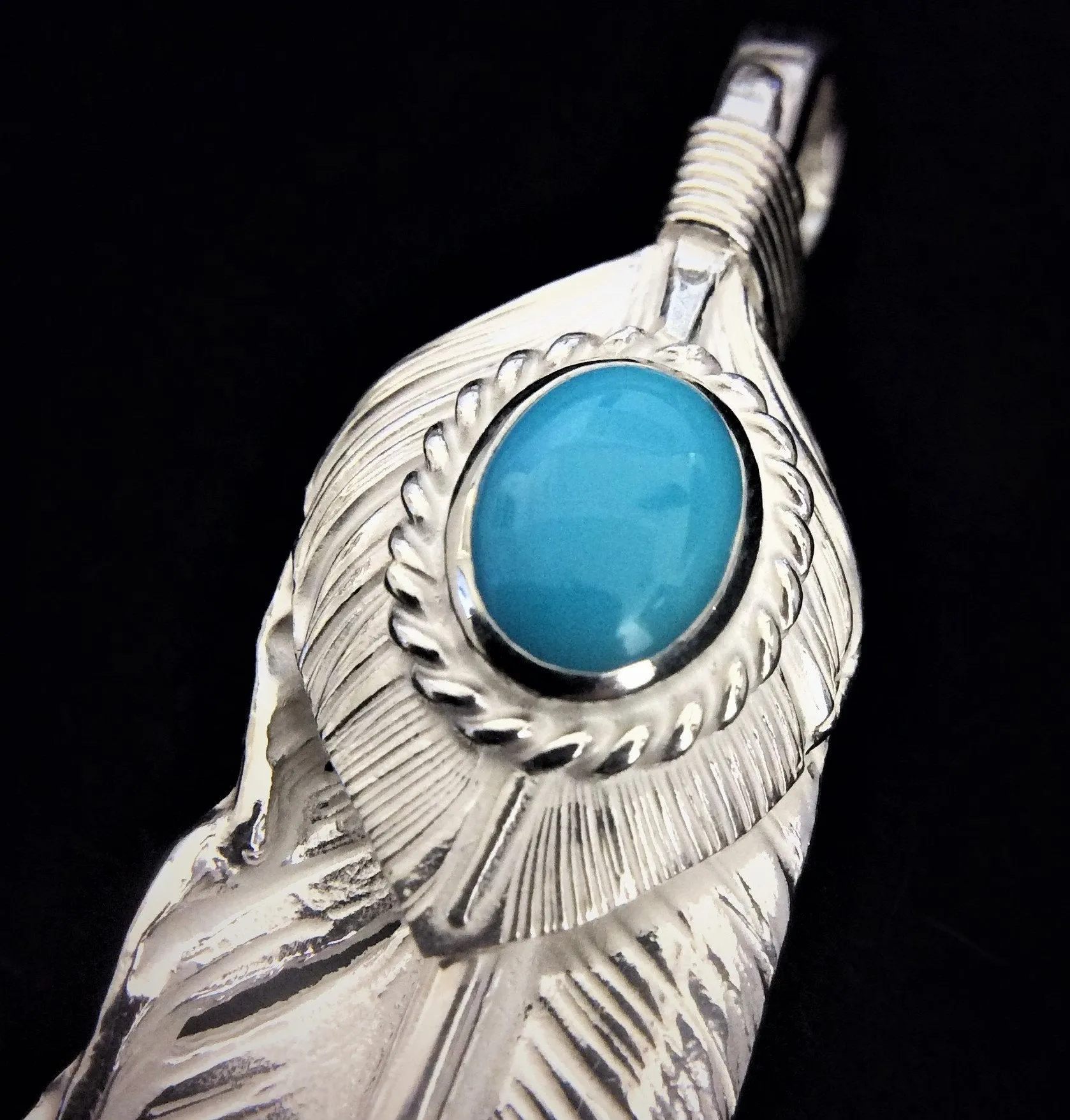 Goros Xl Turquoise Feather Silver Rope - Facing Right