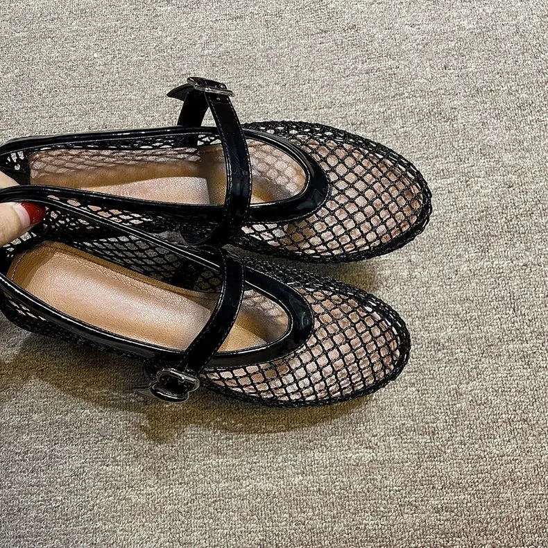 Mesh Hollow Sandals Women Flats Shallow Loafers New Beach Walking Designer Shoes Comfort Retro