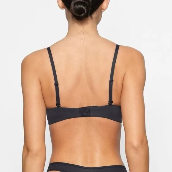 NWT Skims Fits Everybody Push Up Demi Bra in Onyx