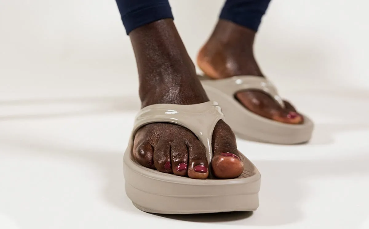 OOFOS Women's OOmega OOlala Sandal - Nomad