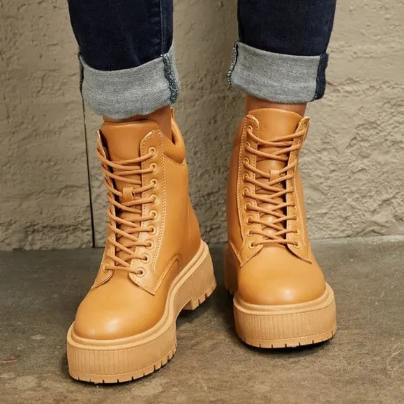 QUPID Chic Caramel Cityscape Boots