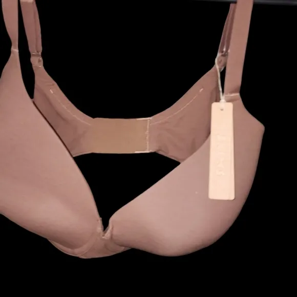 Skims Fits everybody push up Bra. NWT 36DDD