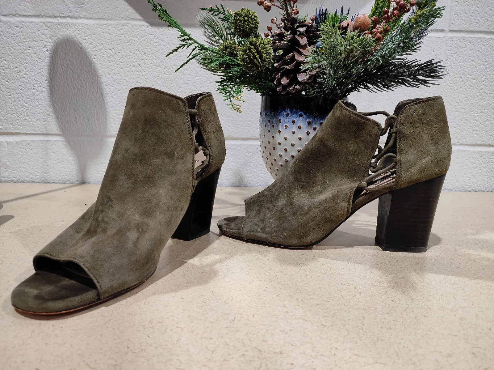 Town Shoes Olive Green Suede Post Peep-toe Shootie Bootie Size- 8M