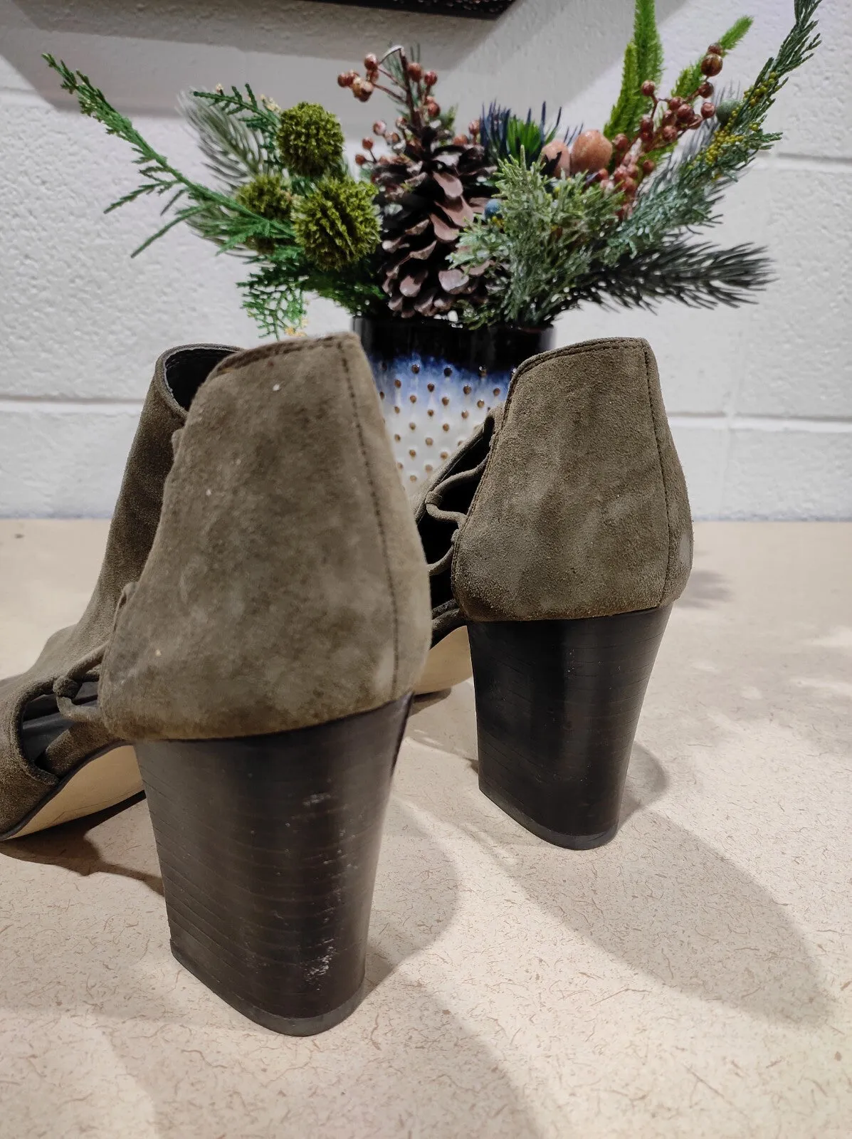 Town Shoes Olive Green Suede Post Peep-toe Shootie Bootie Size- 8M