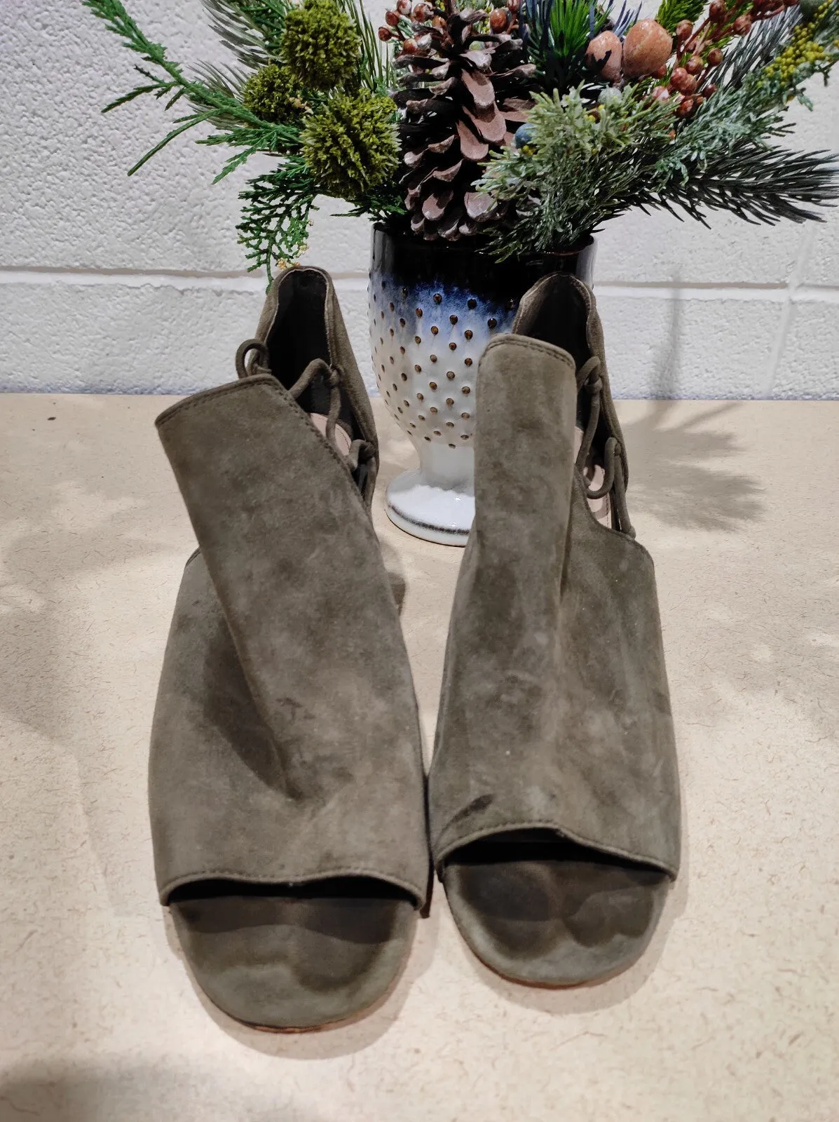 Town Shoes Olive Green Suede Post Peep-toe Shootie Bootie Size- 8M